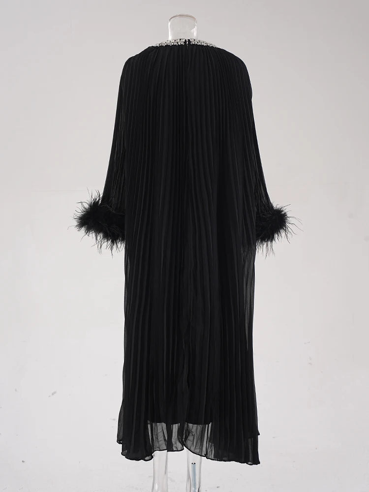 Robe épissée des diamants de plumes à plis à ruche