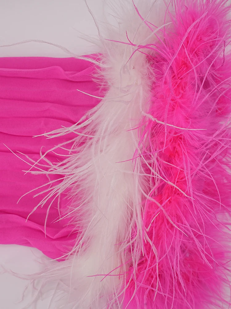 Robe épissée des diamants de plumes à plis à ruche
