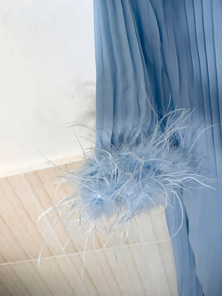 Robe épissée des diamants de plumes à plis à ruche
