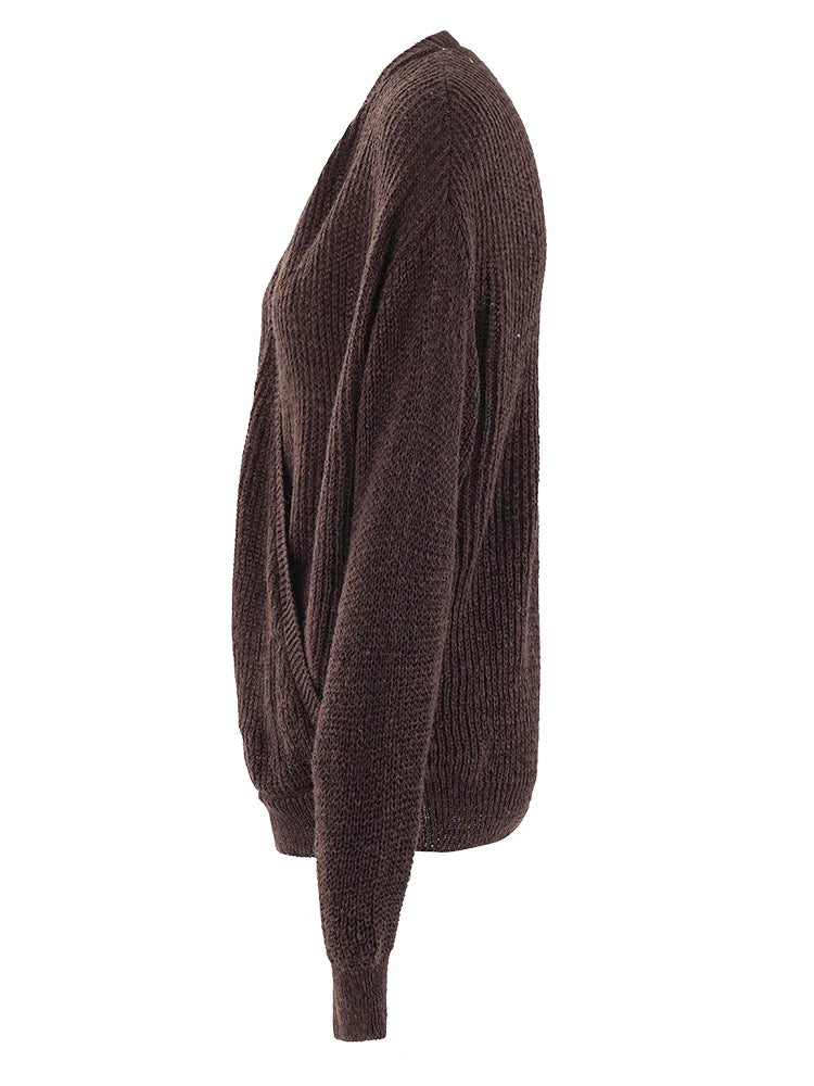 Pull en tricot brun en V