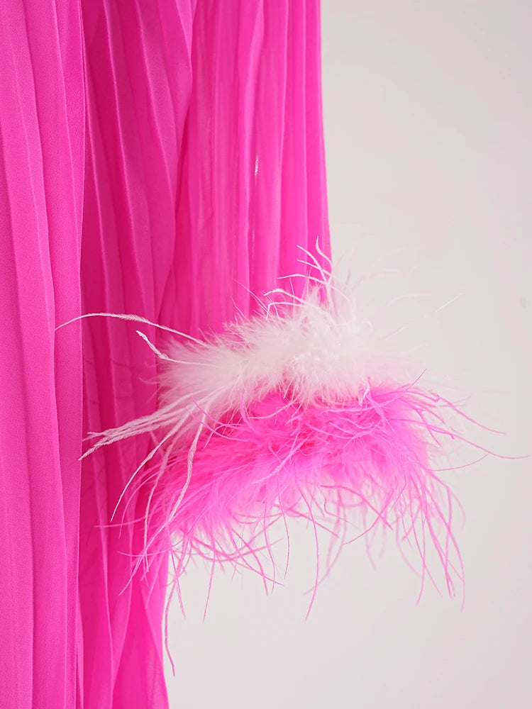 Robe épissée des diamants de plumes à plis à ruche