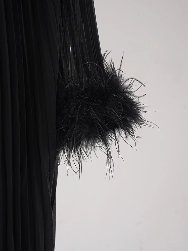 Robe épissée des diamants de plumes à plis à ruche