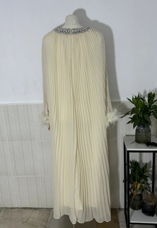 Robe épissée des diamants de plumes à plis à ruche