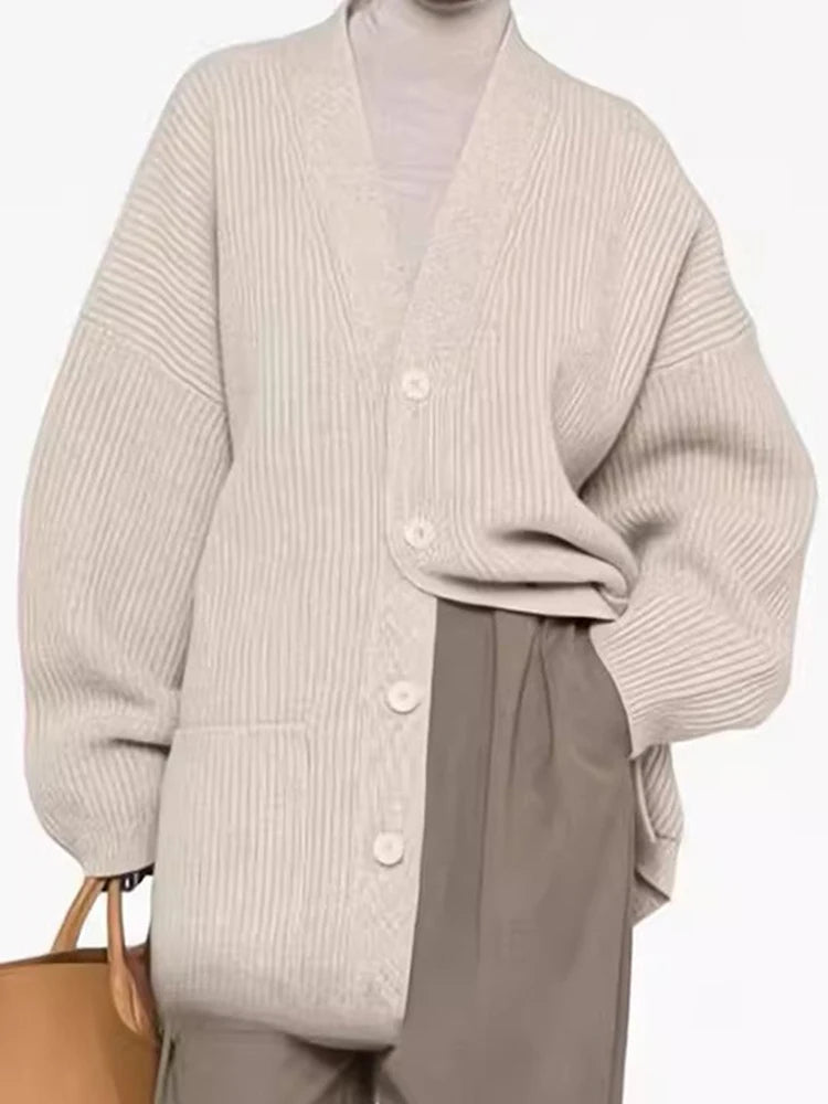 Pull tricoté en V avec poches