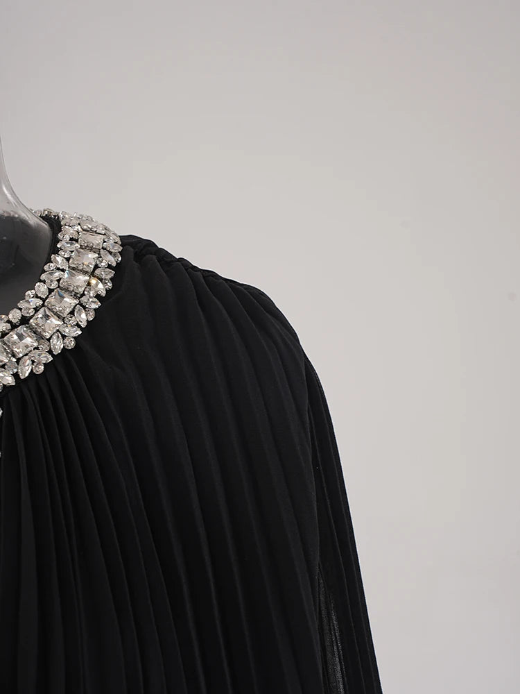Robe épissée des diamants de plumes à plis à ruche