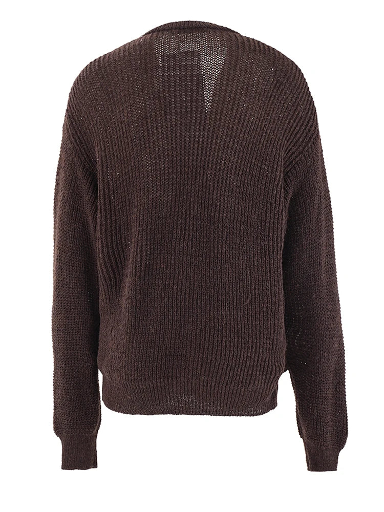 Pull en tricot brun en V