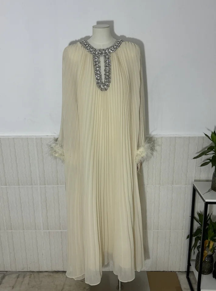 Robe épissée des diamants de plumes à plis à ruche