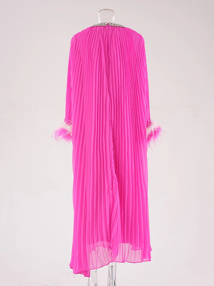 Robe épissée des diamants de plumes à plis à ruche