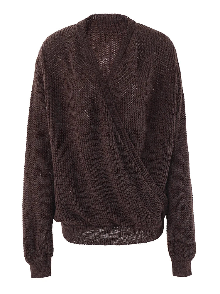 Pull en tricot brun en V