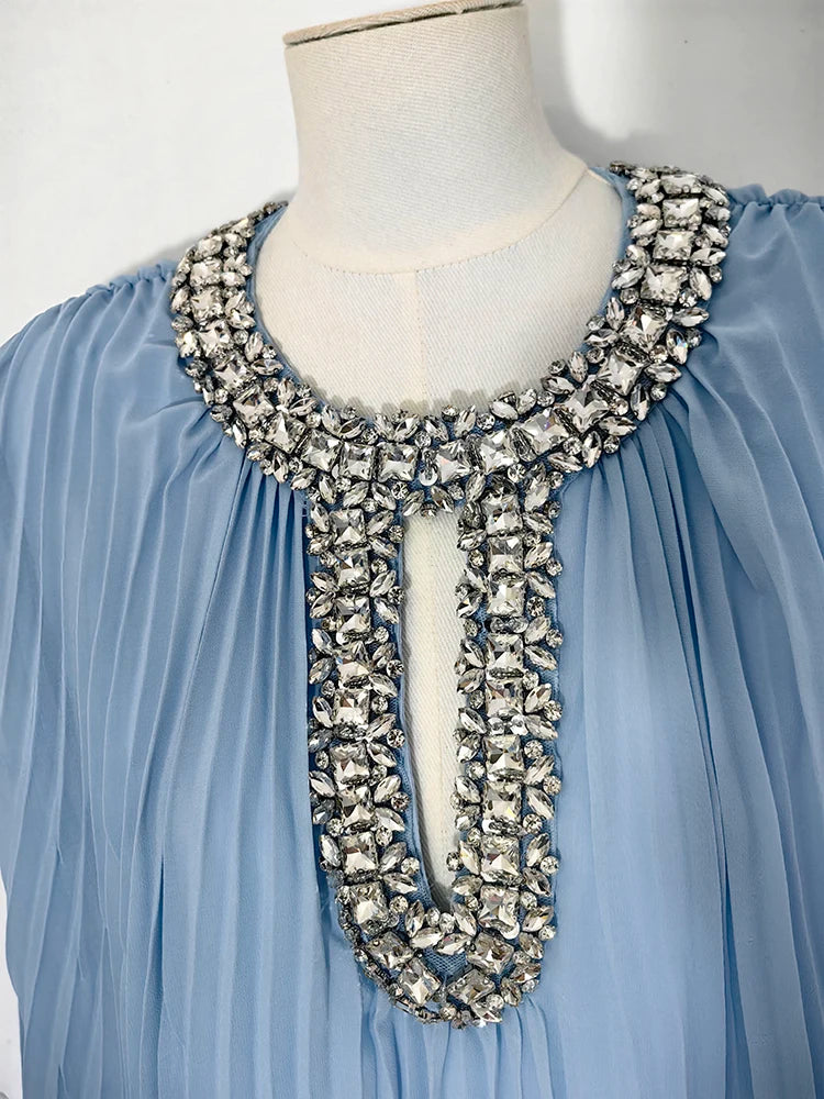 Robe épissée des diamants de plumes à plis à ruche