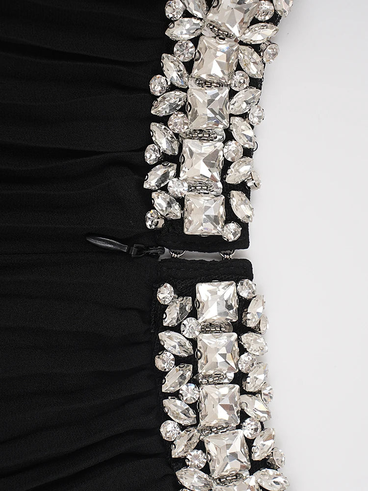 Robe épissée des diamants de plumes à plis à ruche