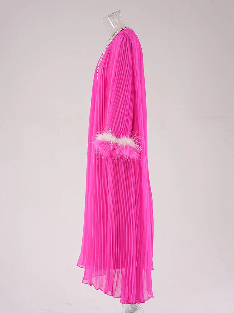 Robe épissée des diamants de plumes à plis à ruche