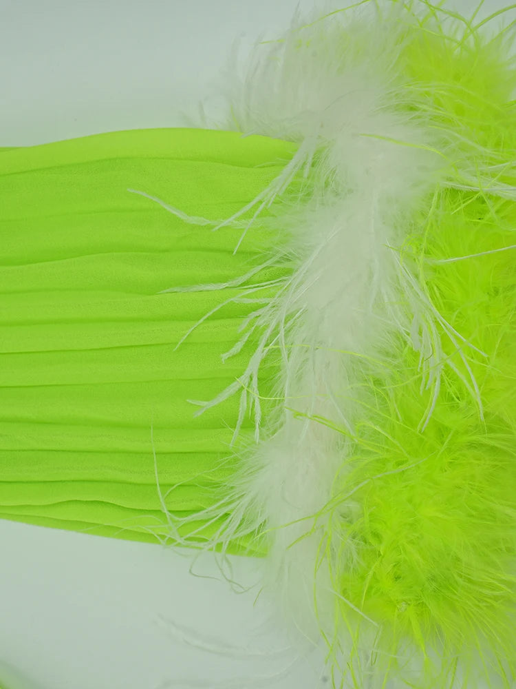 Robe épissée des diamants de plumes à plis à ruche