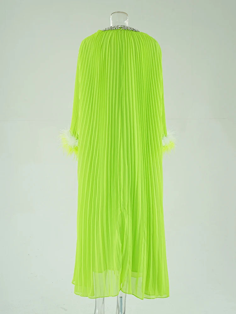 Robe épissée des diamants de plumes à plis à ruche