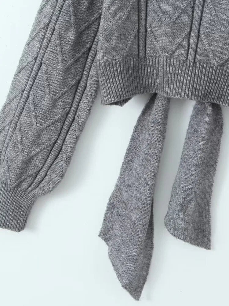 Pull pull-en-tricot à dos gris sans dos