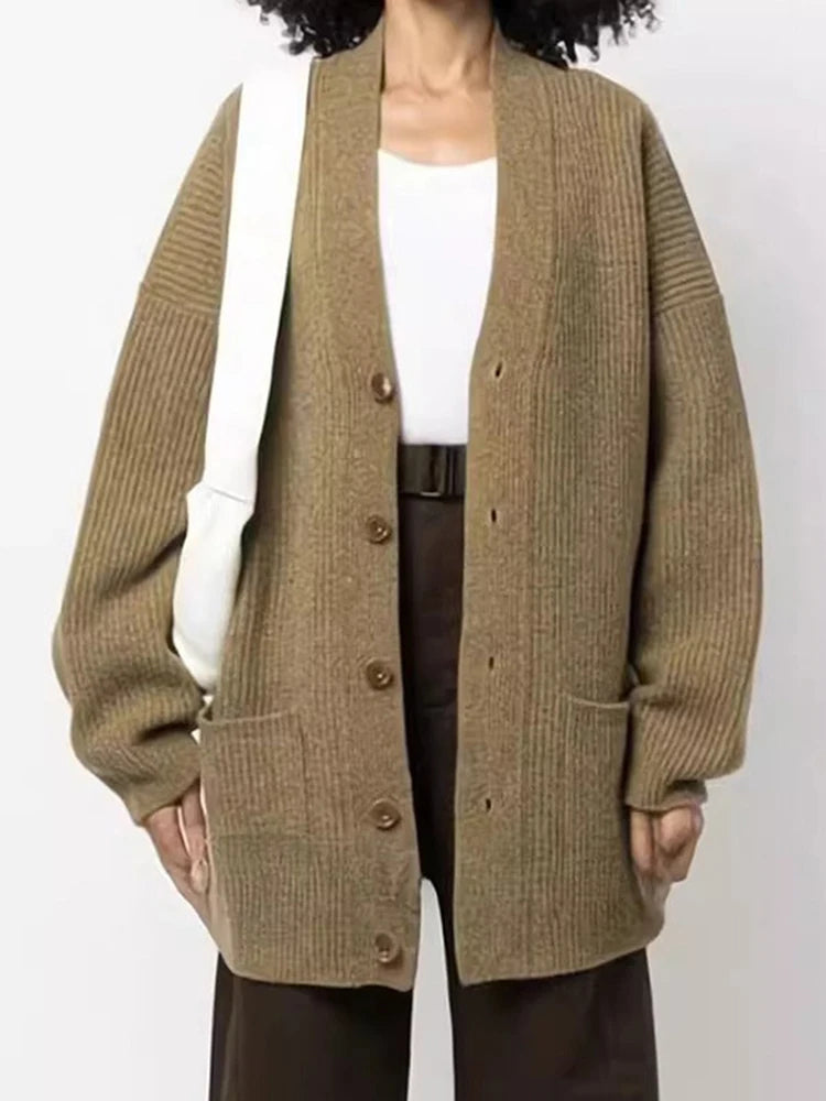 Pull tricoté en V avec poches